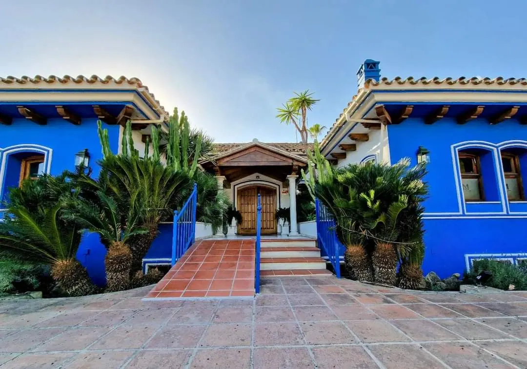 Entrada de la casa club