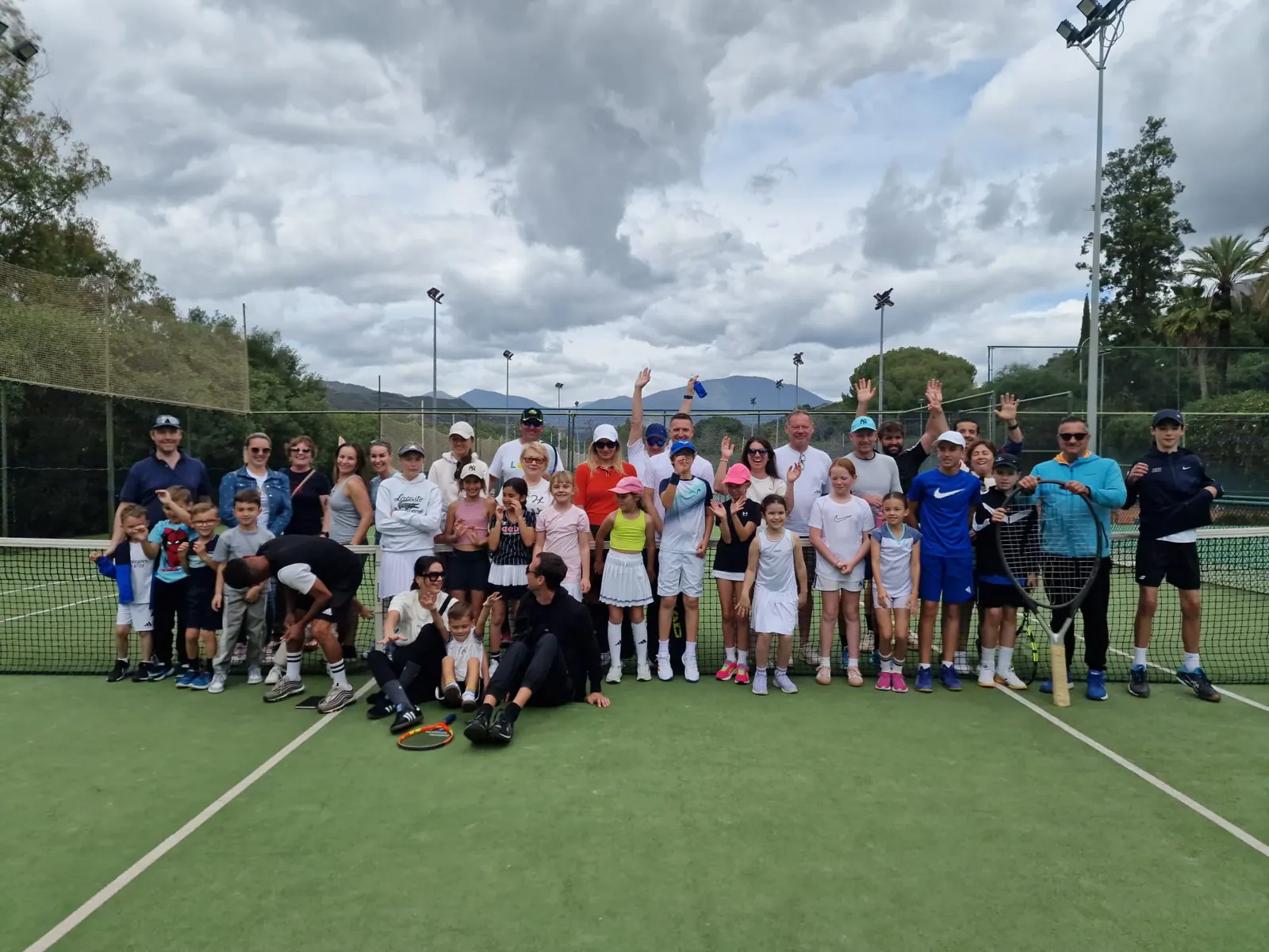 Foto de grupo del torneo de la escuela de tenis